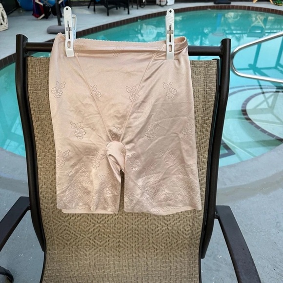 Maidenform Cream Seamless Bike Shorts Stretch - Picture 1 of 3